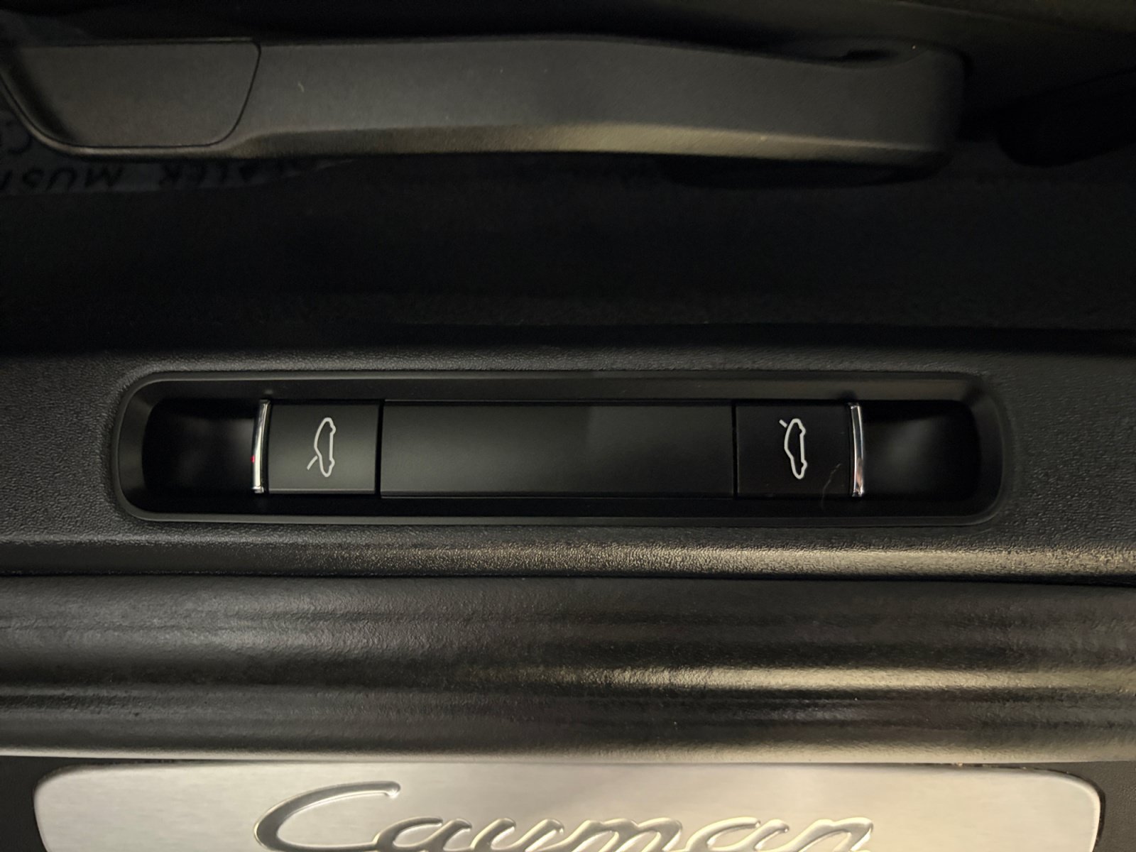 Certified 2025 Porsche 718 Cayman RWD image 31