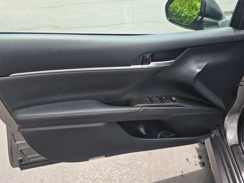 Used 2023 Toyota Camry XLE FWD image 17