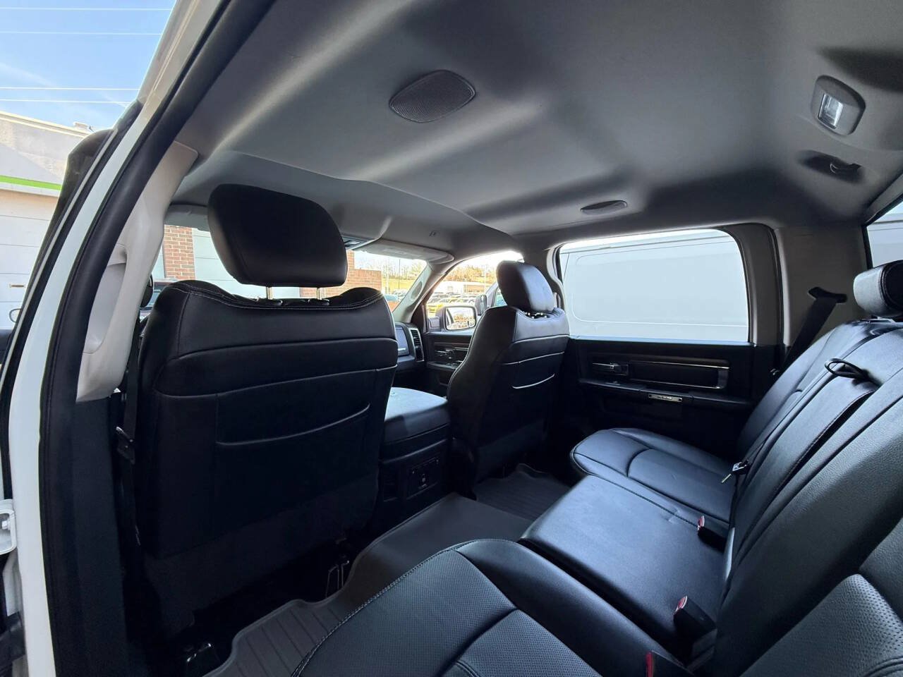 Used 2018 RAM 1500 Laramie w/ Convenience Group AWD/4WD image 16