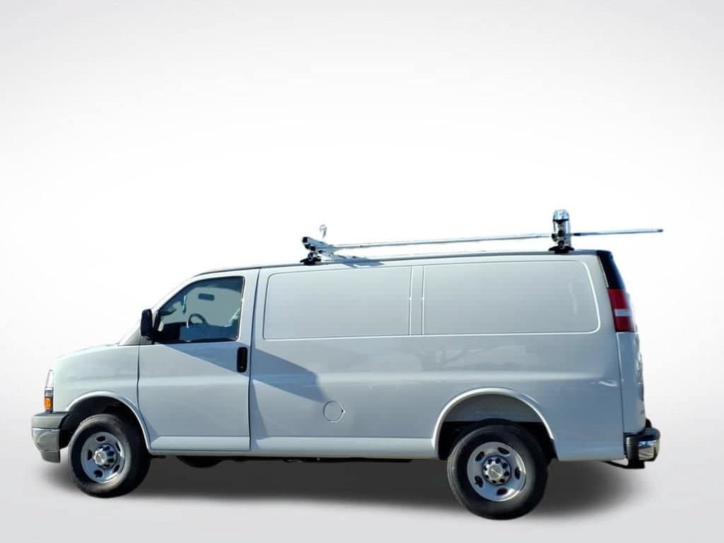 New 2026 Chevrolet Express 2500 w/ Driver Convenience Package RWD image 7