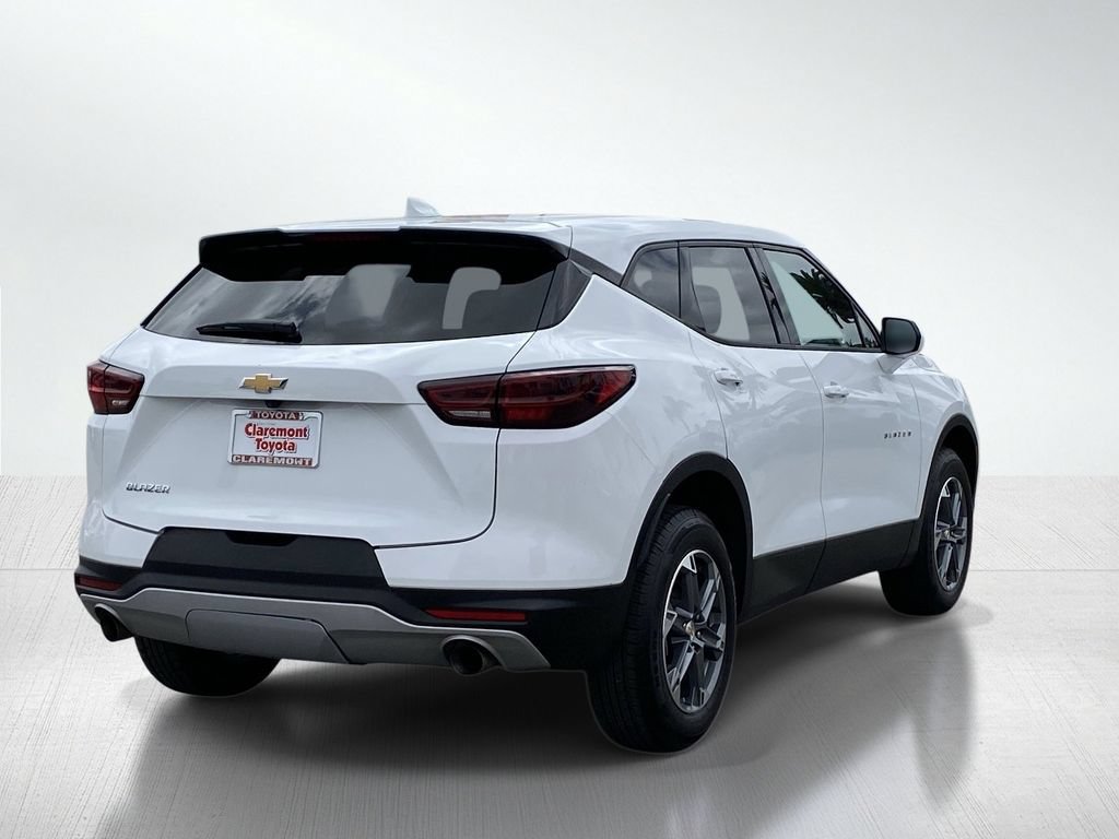Used 2025 Chevrolet Blazer LT FWD image 8