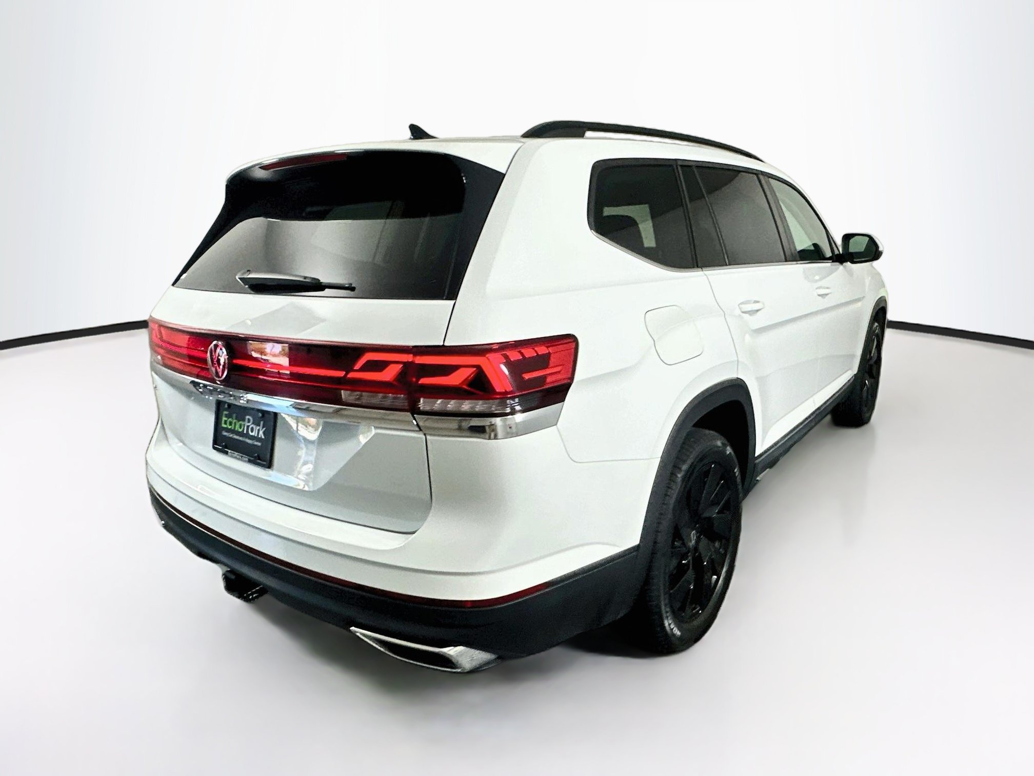 Used 2024 Volkswagen Atlas SE w/ Black Wheel Package FWD image 9