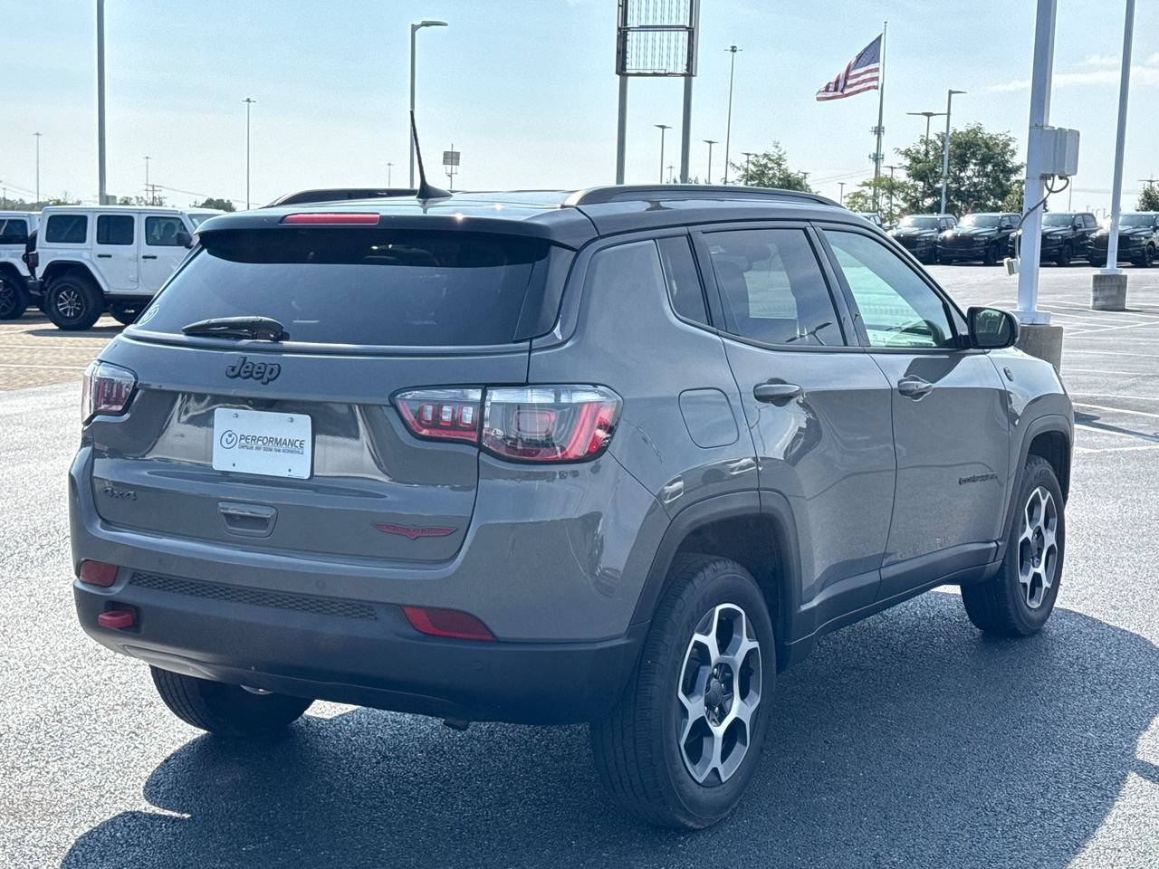Used 2022 Jeep Compass Trailhawk w/ Trailhawk Convenience Group AWD/4WD image 2