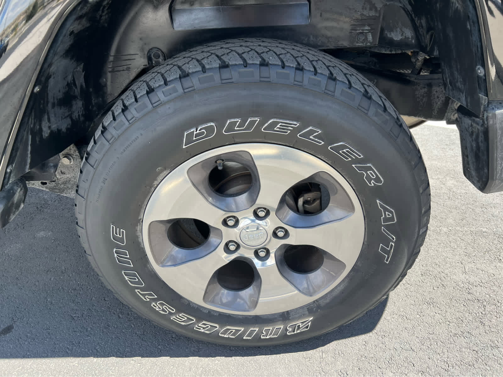 Used 2018 Jeep Wrangler Sahara w/ Connectivity Group image 14