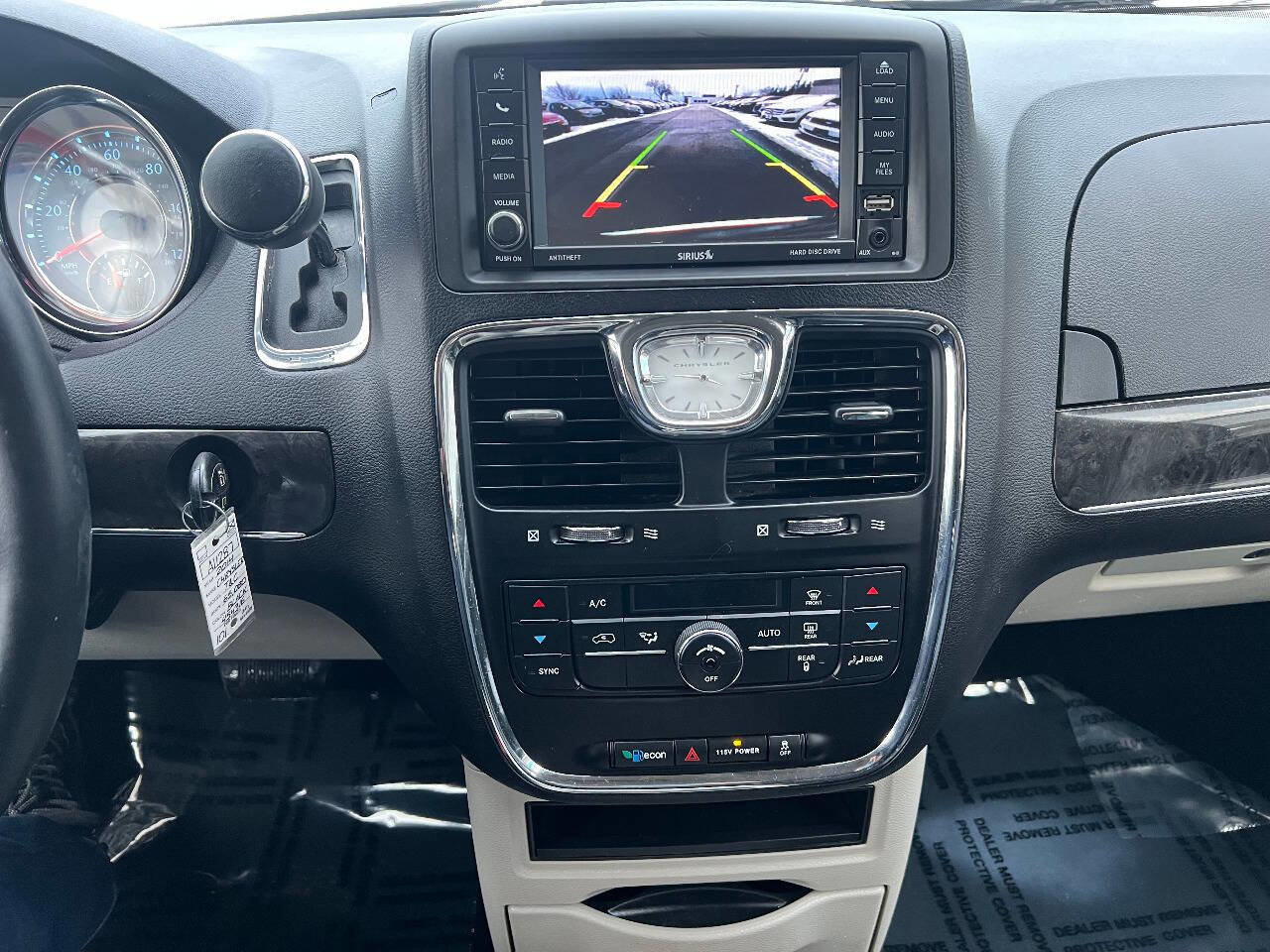 Used 2014 Chrysler Town & Country Touring image 37