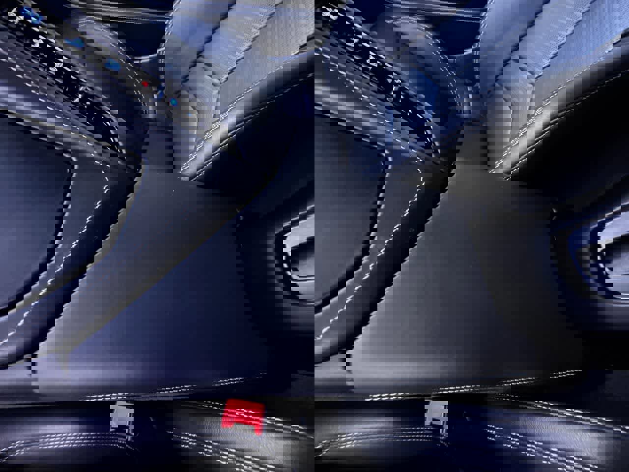 Used 2021 Chevrolet Corvette Stingray Premium Cpe w/ Z51 Performance Package image 23