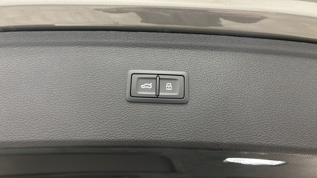 Used 2024 Audi Q5 e Premium w/ Convenience Package AWD/4WD image 29