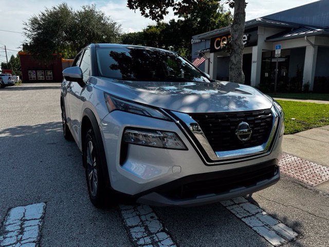 Used 2021 Nissan Rogue SV FWD image 2