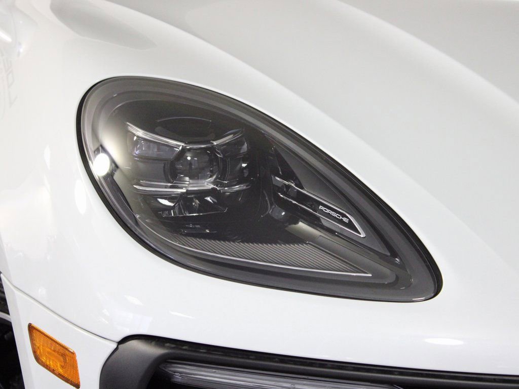 Certified 2025 Porsche Macan image 11