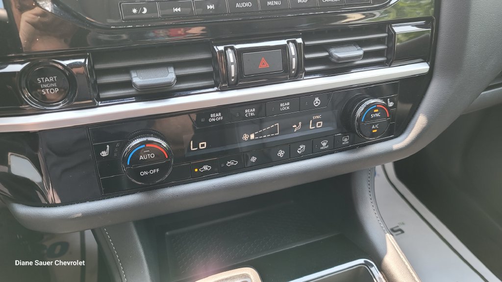 Used 2025 Nissan Pathfinder SL FWD image 22
