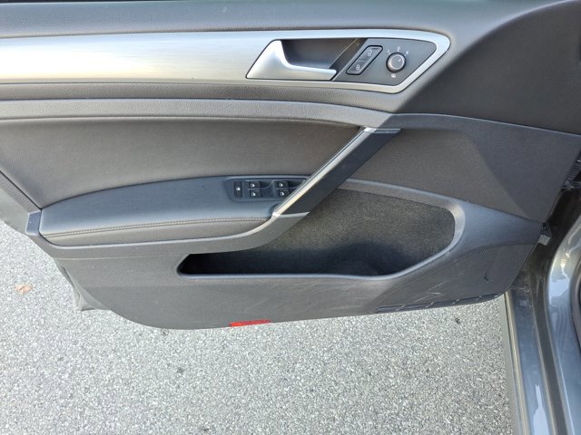 Used 2015 Volkswagen Golf TDI S image 18