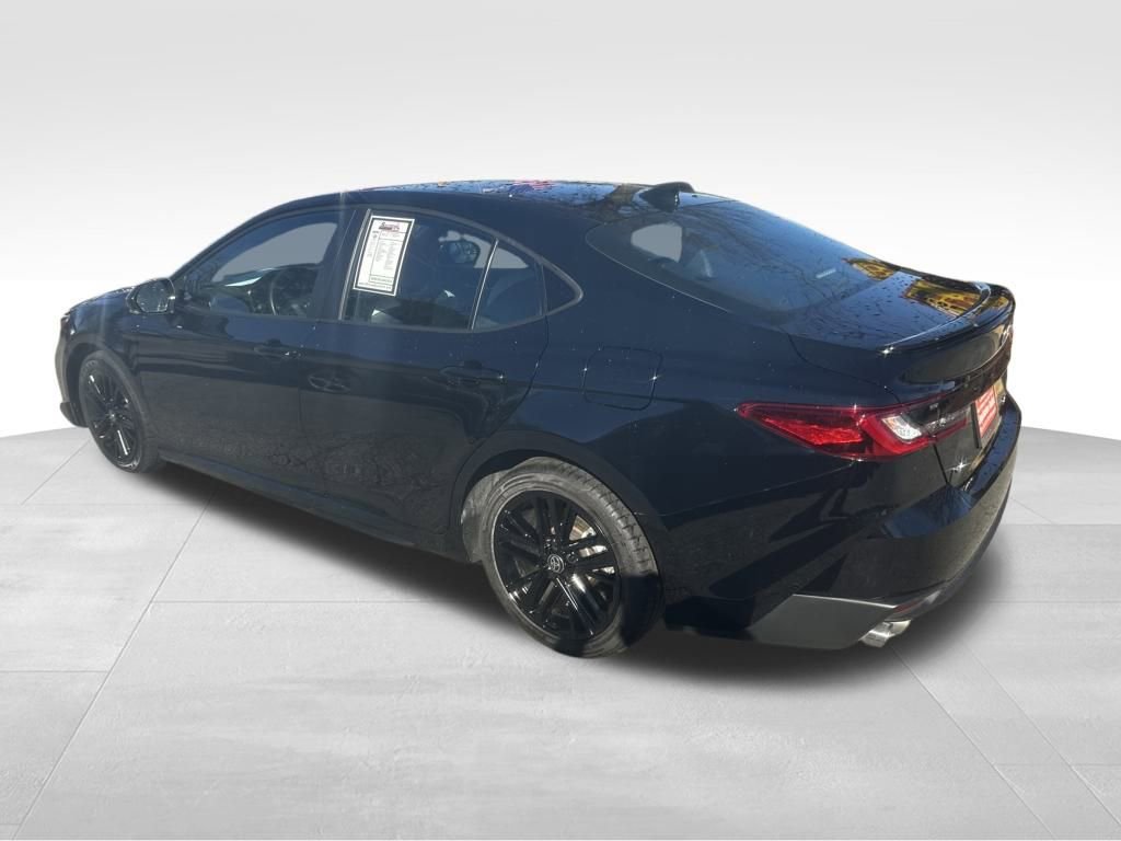 Used 2025 Toyota Camry SE image 14