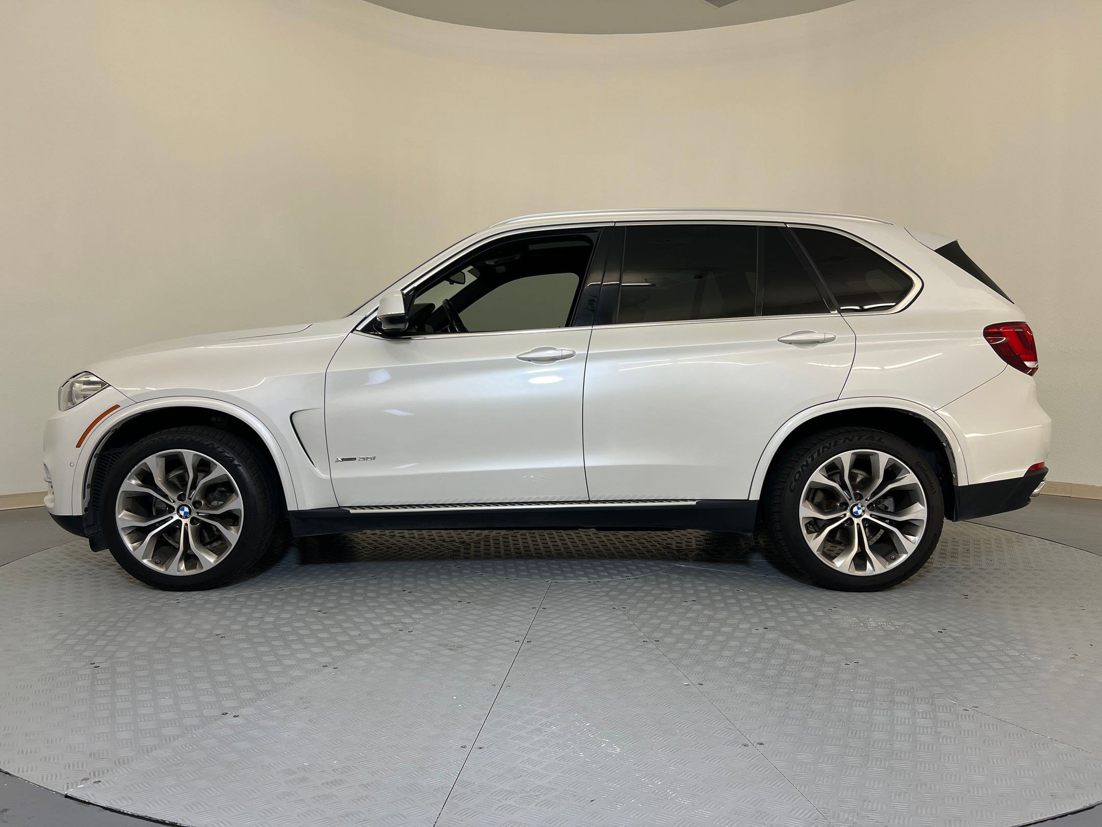 Used 2018 BMW X5 xDrive35i w/ Driving Assistance Package AWD/4WD image 2
