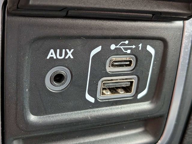 Used 2019 Jeep Wrangler Unlimited Sahara AWD/4WD image 22