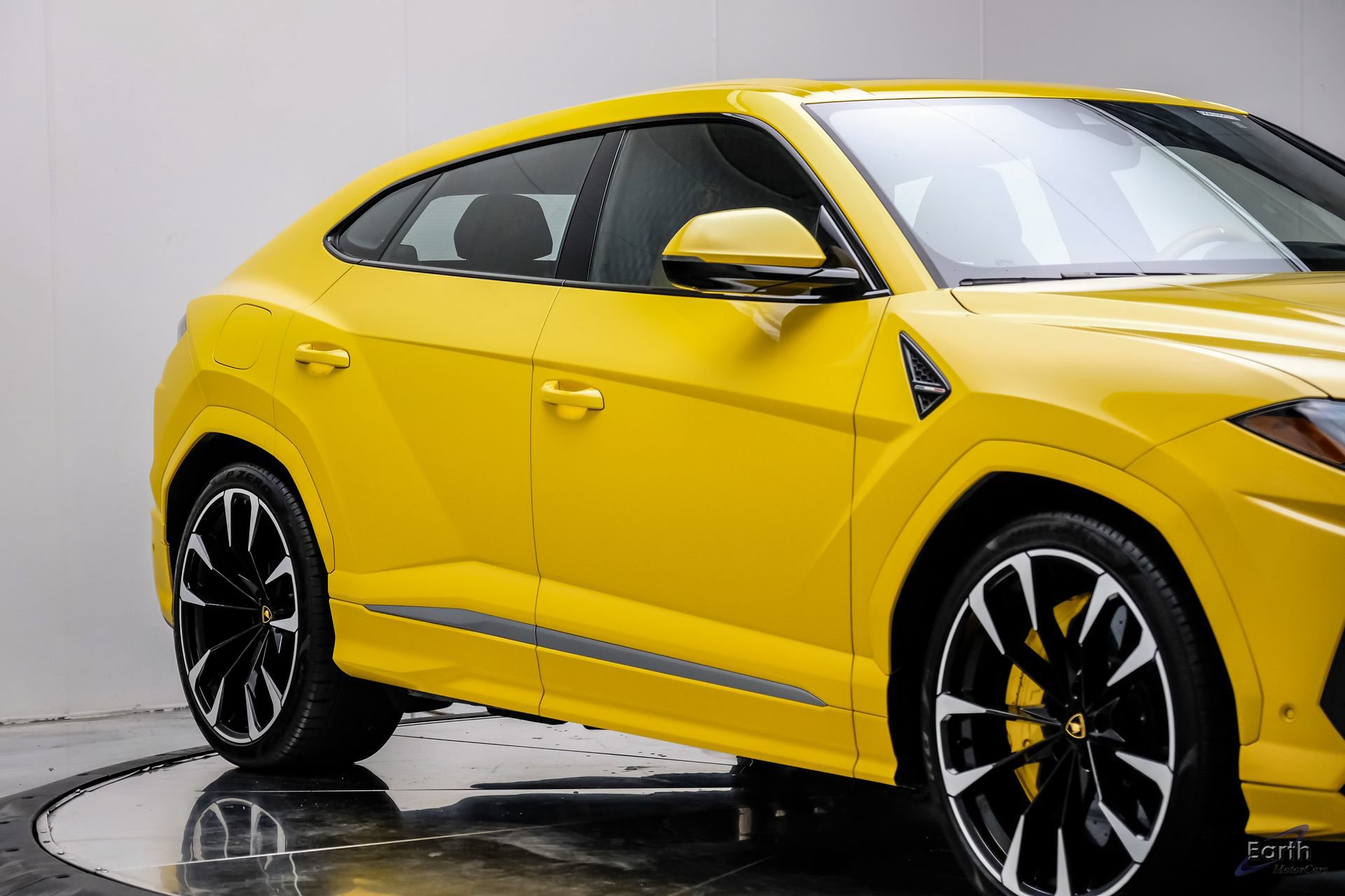 Used 2021 Lamborghini Urus AWD/4WD image 25