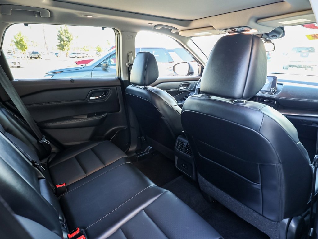 Used 2023 Nissan Rogue SV w/ SV Premium Package image 17