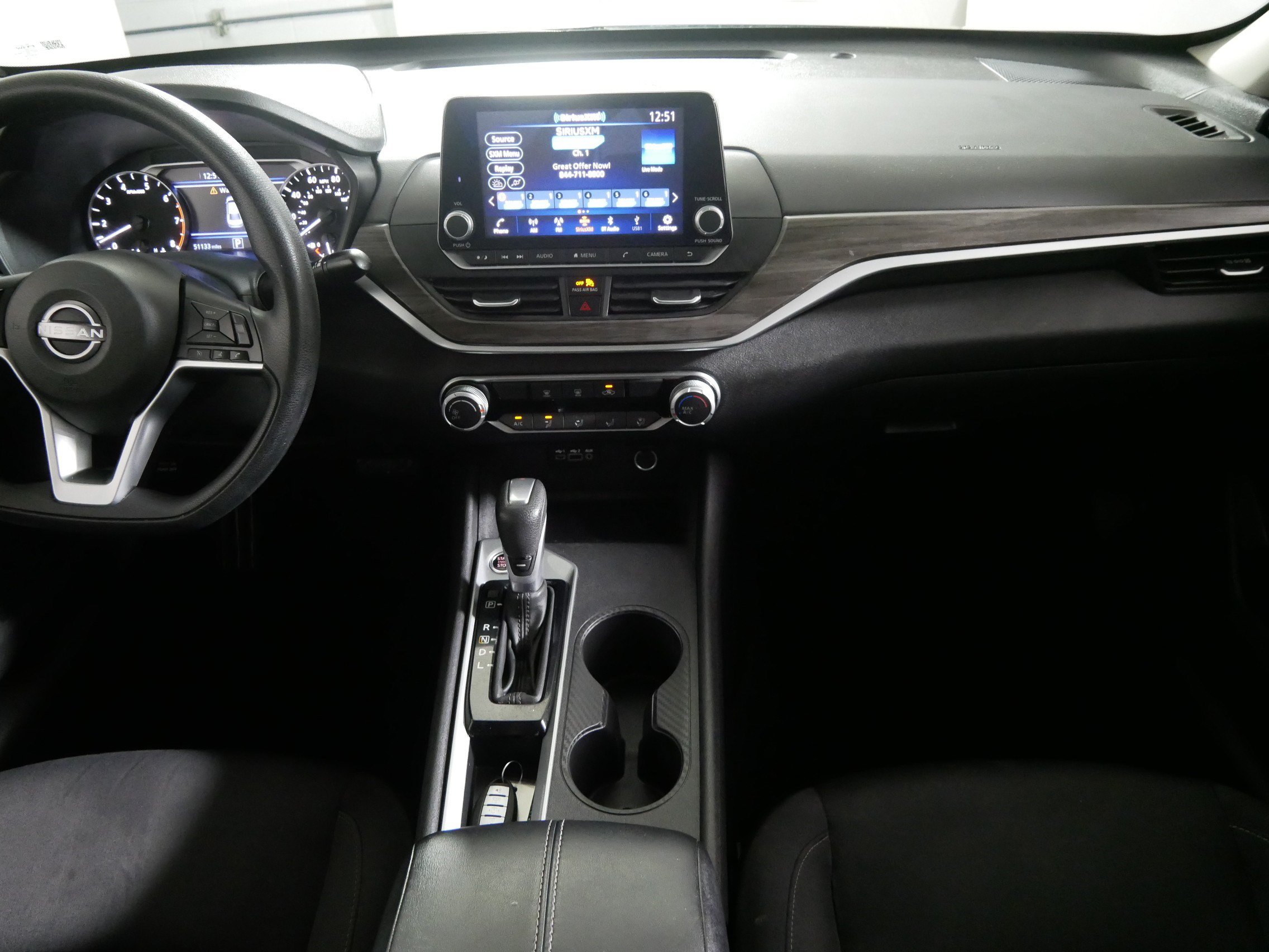 Used 2025 Nissan Altima 2.5 SV FWD image 10