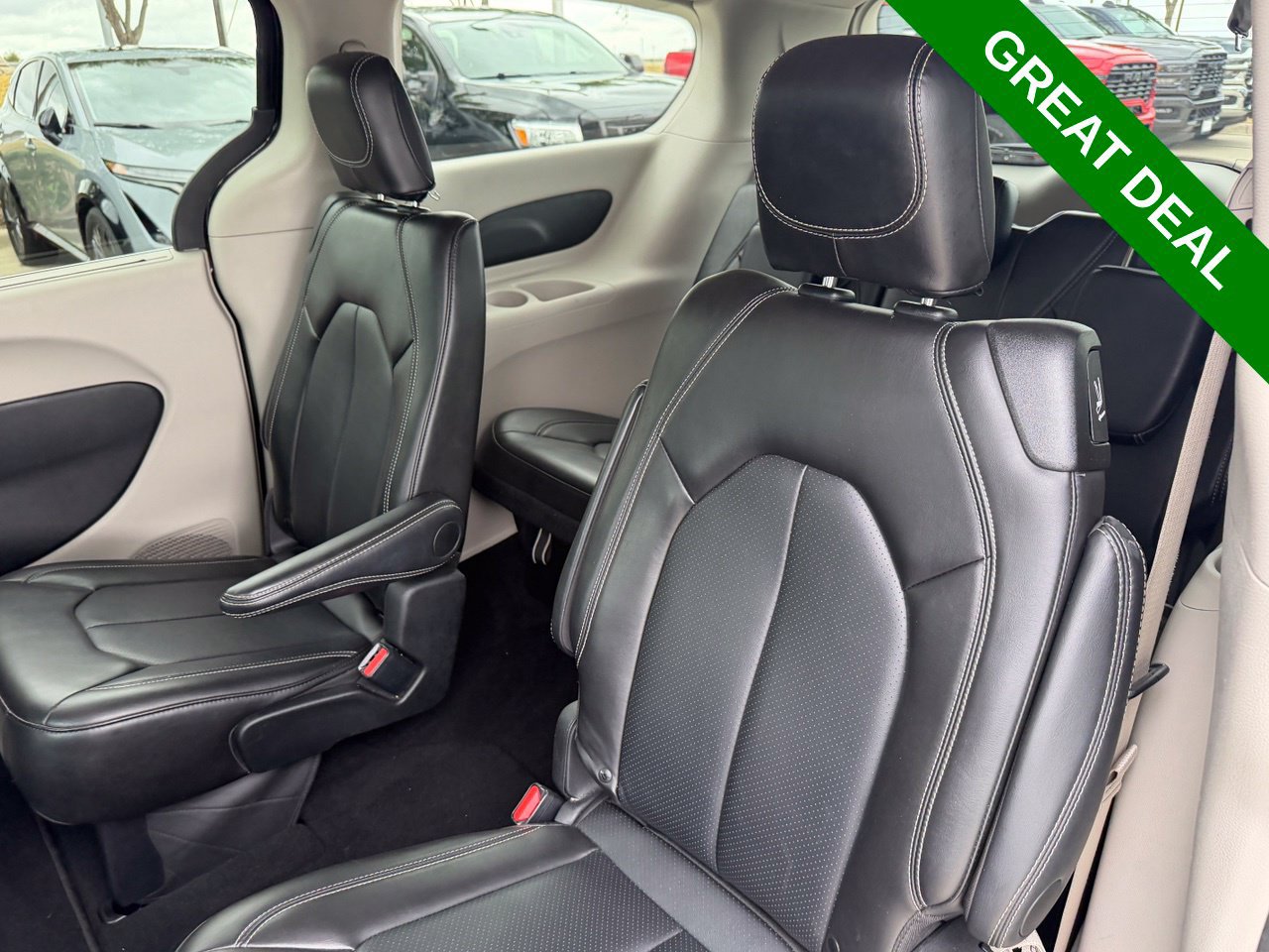 Used 2024 Chrysler Pacifica Touring-L FWD image 35
