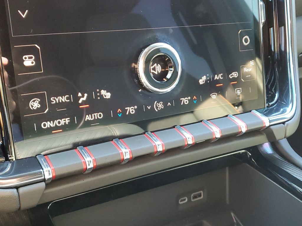 Used 2025 GMC Yukon AT4 w/ AT4 Premium Package image 23