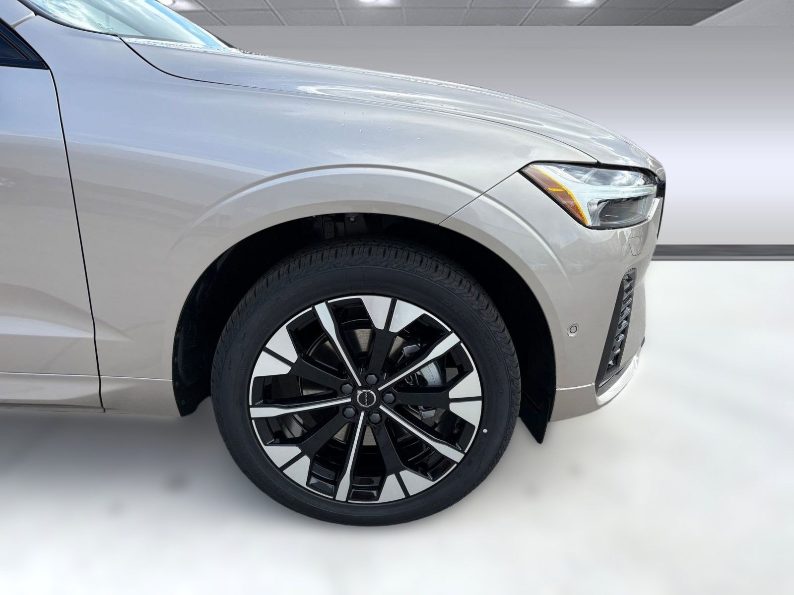 Certified 2026 Volvo XC60 B5 Plus w/ Climate Package AWD/4WD image 11