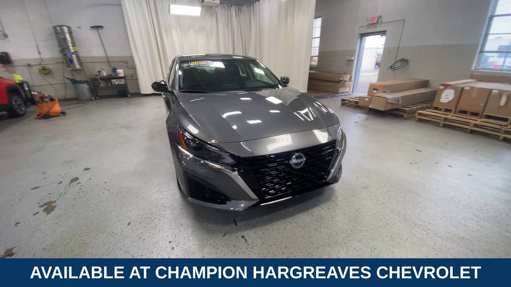 Used 2024 Nissan Altima 2.5 SV FWD image 3
