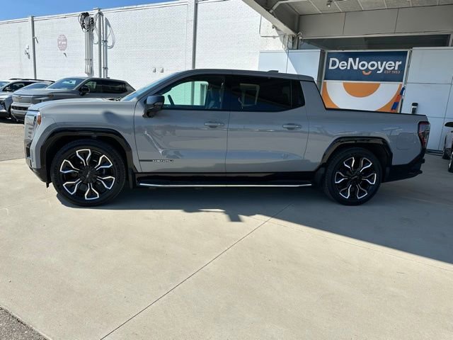 Used 2024 GMC Sierra EV Denali image 15