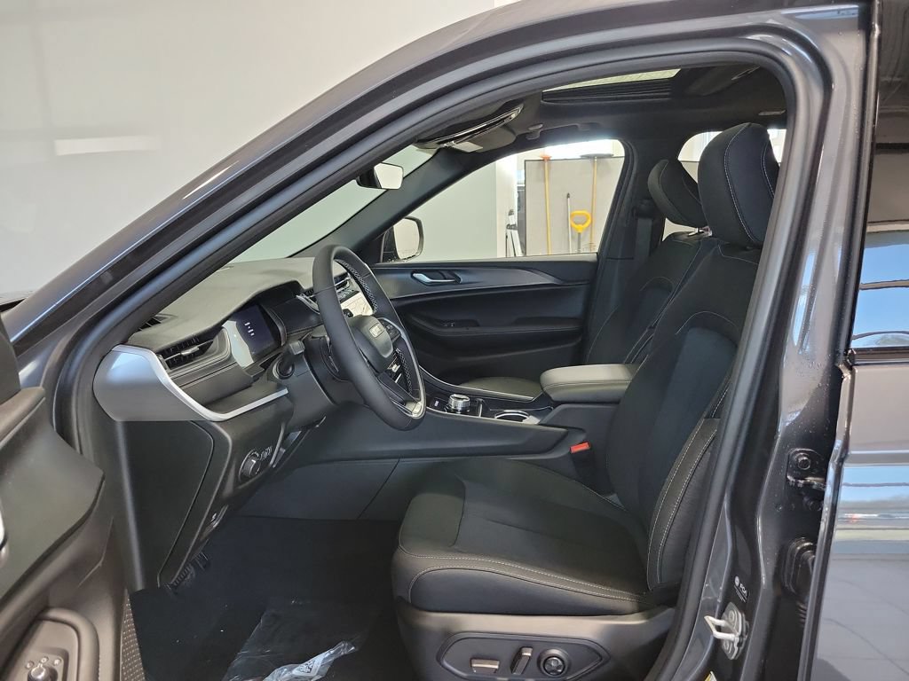 New 2026 Jeep Grand Cherokee Laredo X AWD/4WD image 10