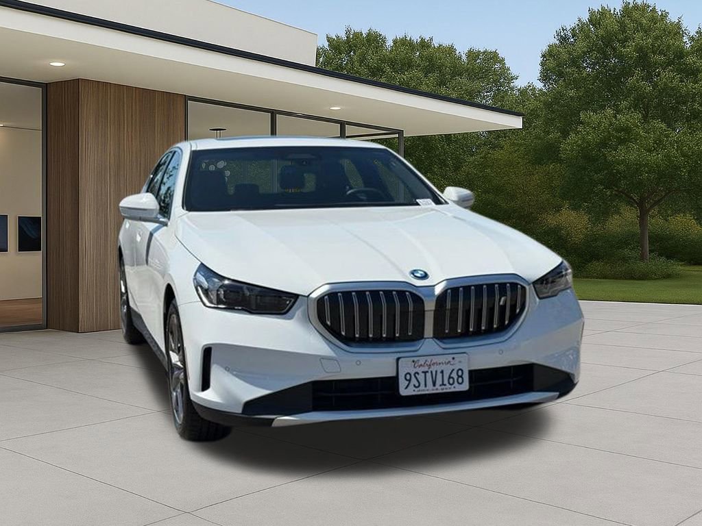 Used 2025 BMW i5 eDrive40i w/ Premium Package RWD image 5