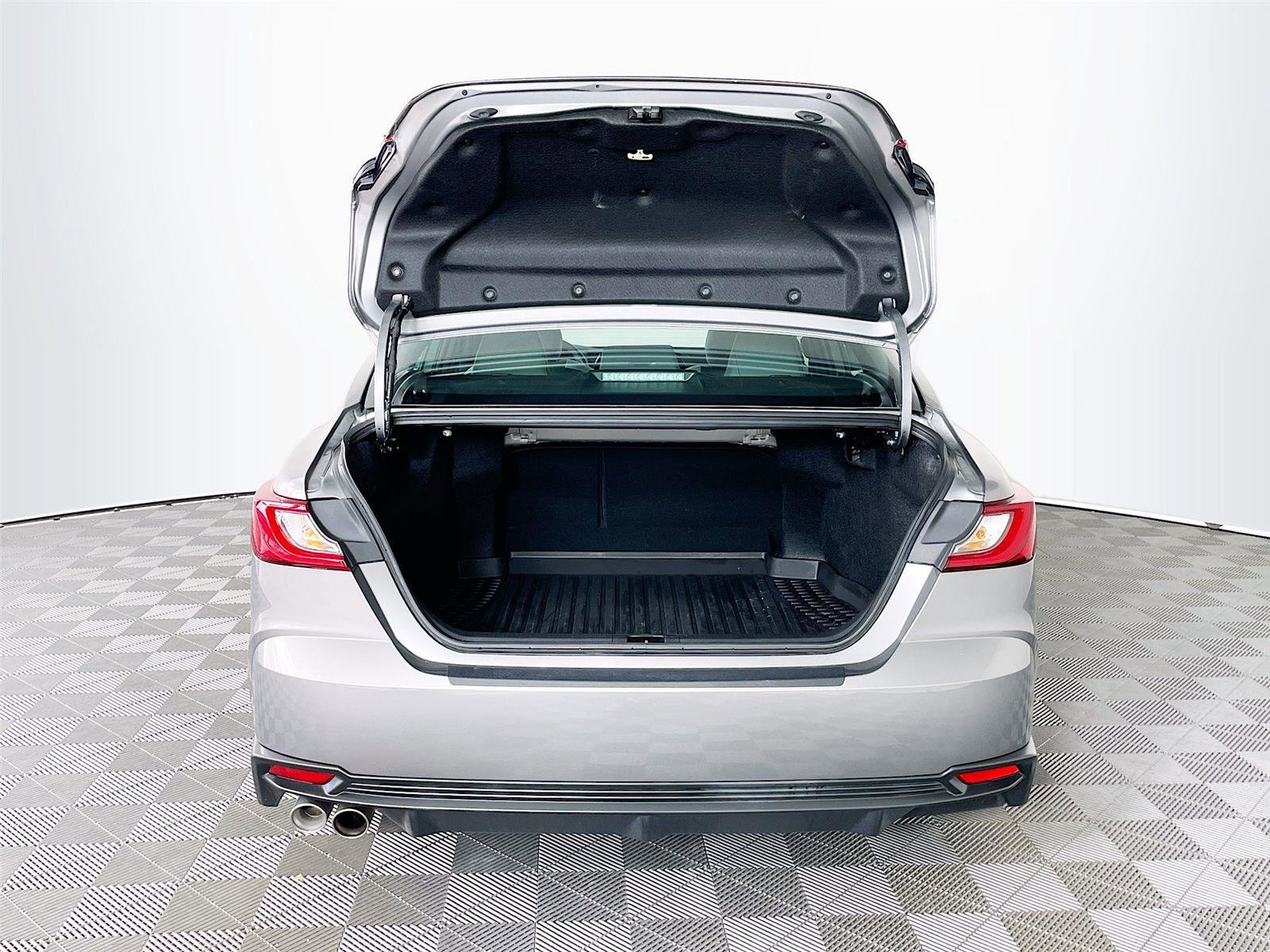 Used 2025 Toyota Camry SE w/ Multimedia Upgrade Package image 28