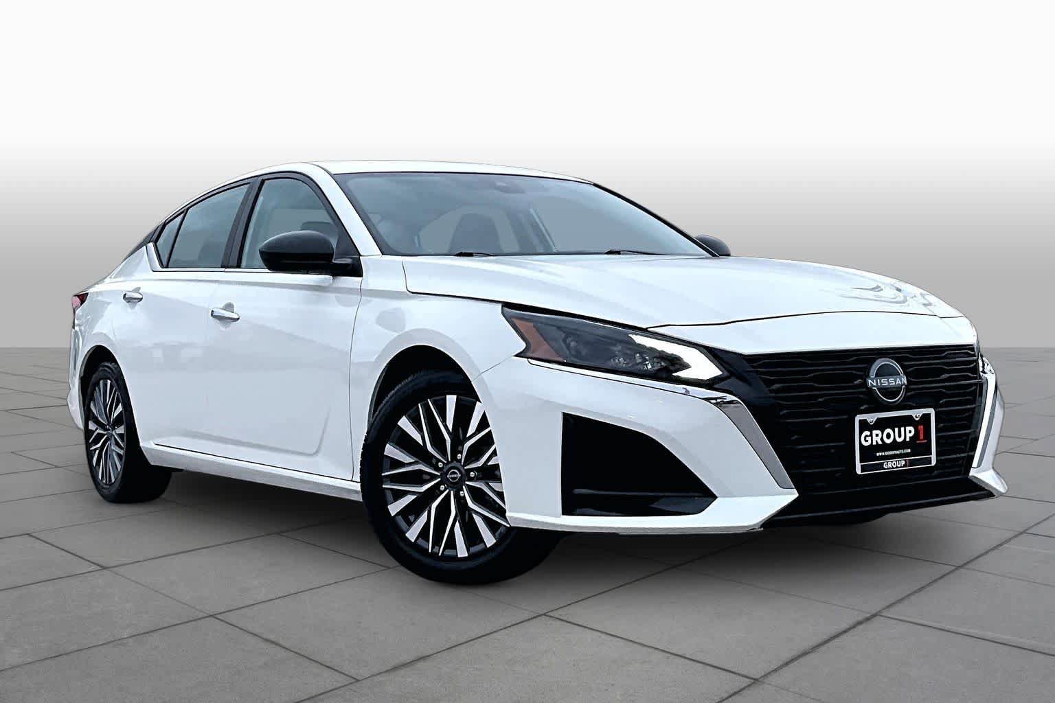 Used 2025 Nissan Altima 2.5 SV FWD image 3