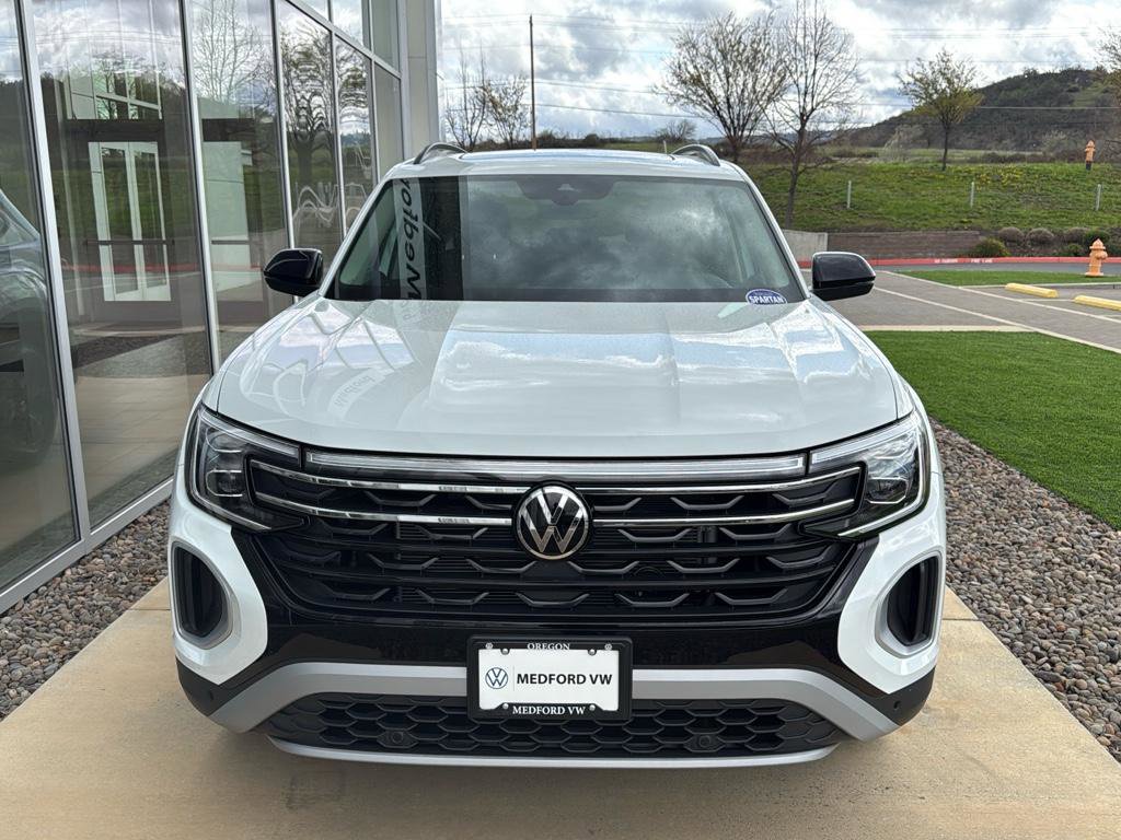 New 2025 Volkswagen Atlas Peak Edition SE image 2