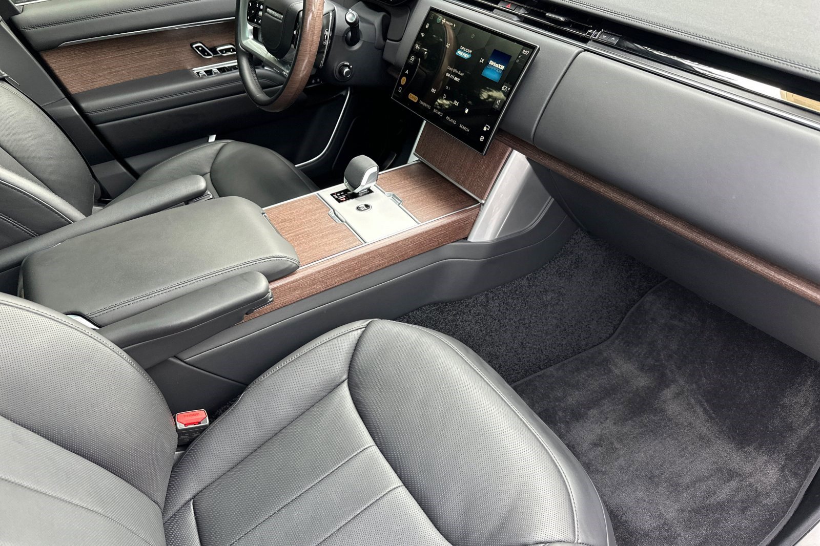 Used 2024 Land Rover Range Rover SE image 32