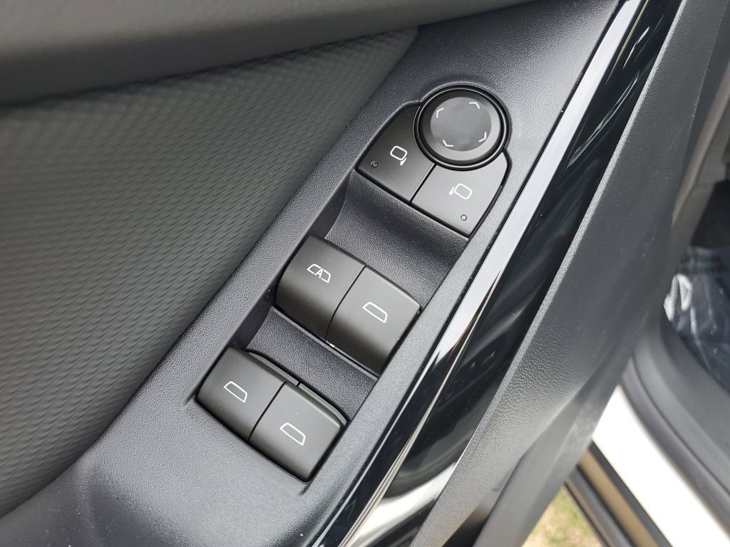 New 2026 Chevrolet Equinox LT image 10