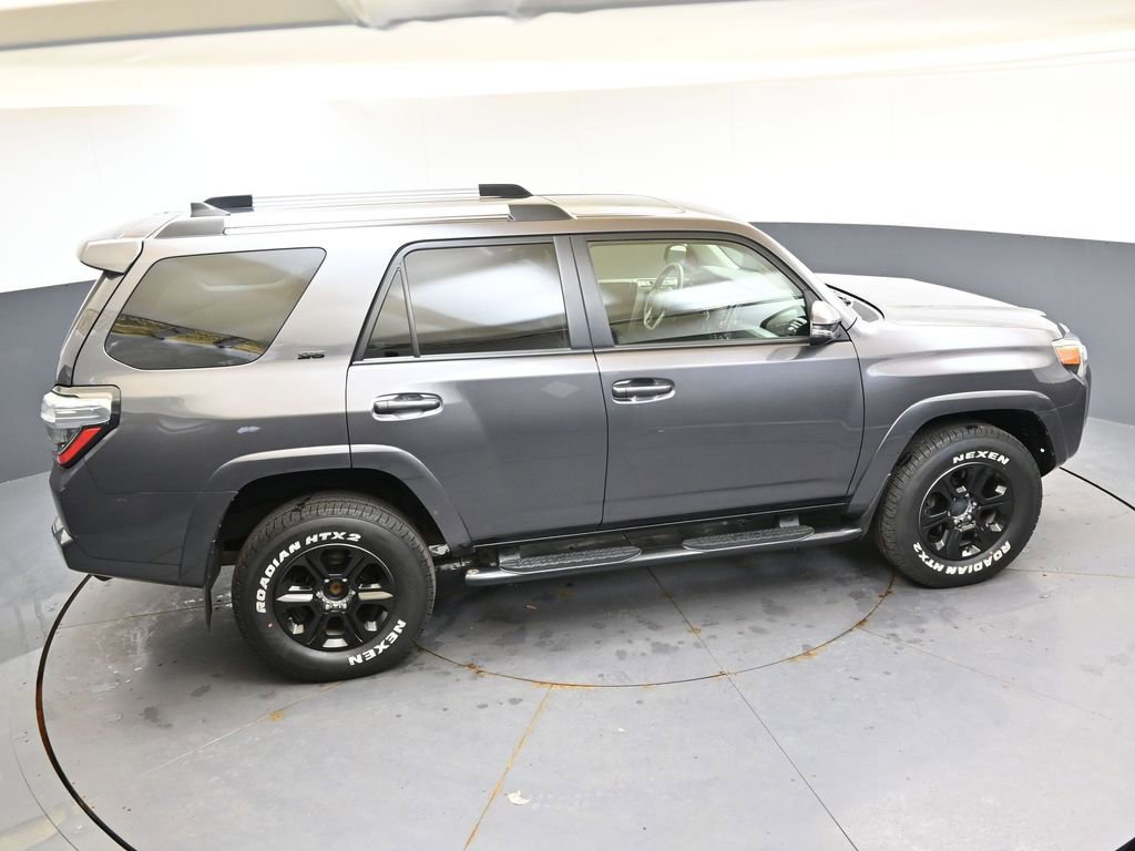 Used 2021 Toyota 4Runner SR5 Premium w/ Moonroof Package AWD/4WD image 43