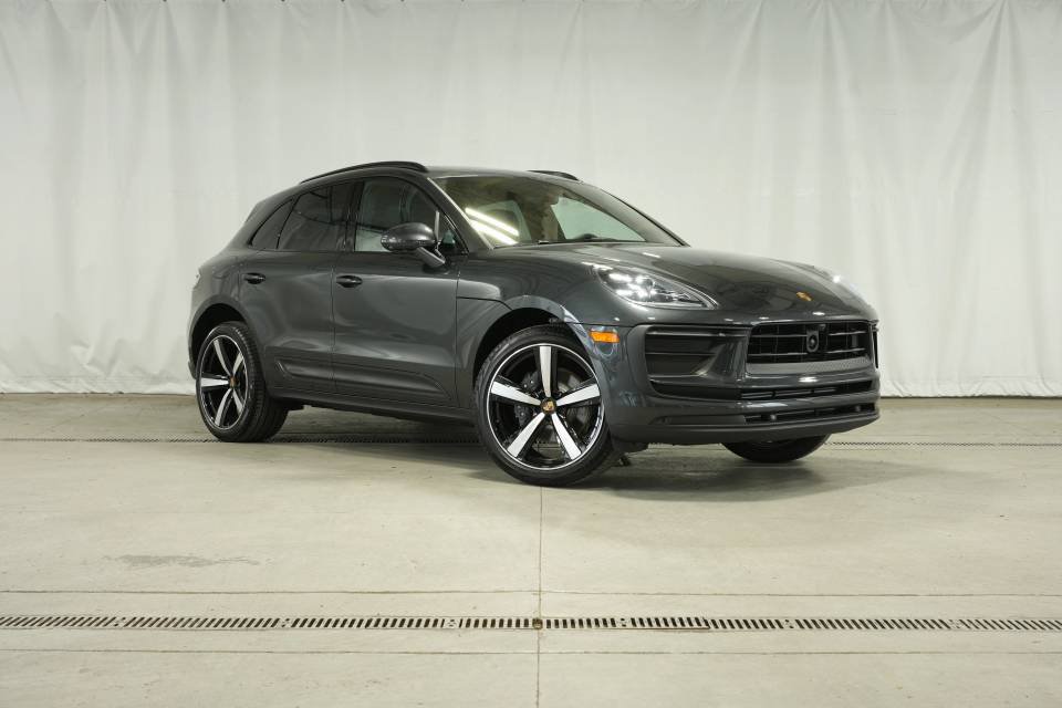 Certified 2026 Porsche Macan AWD/4WD image 9