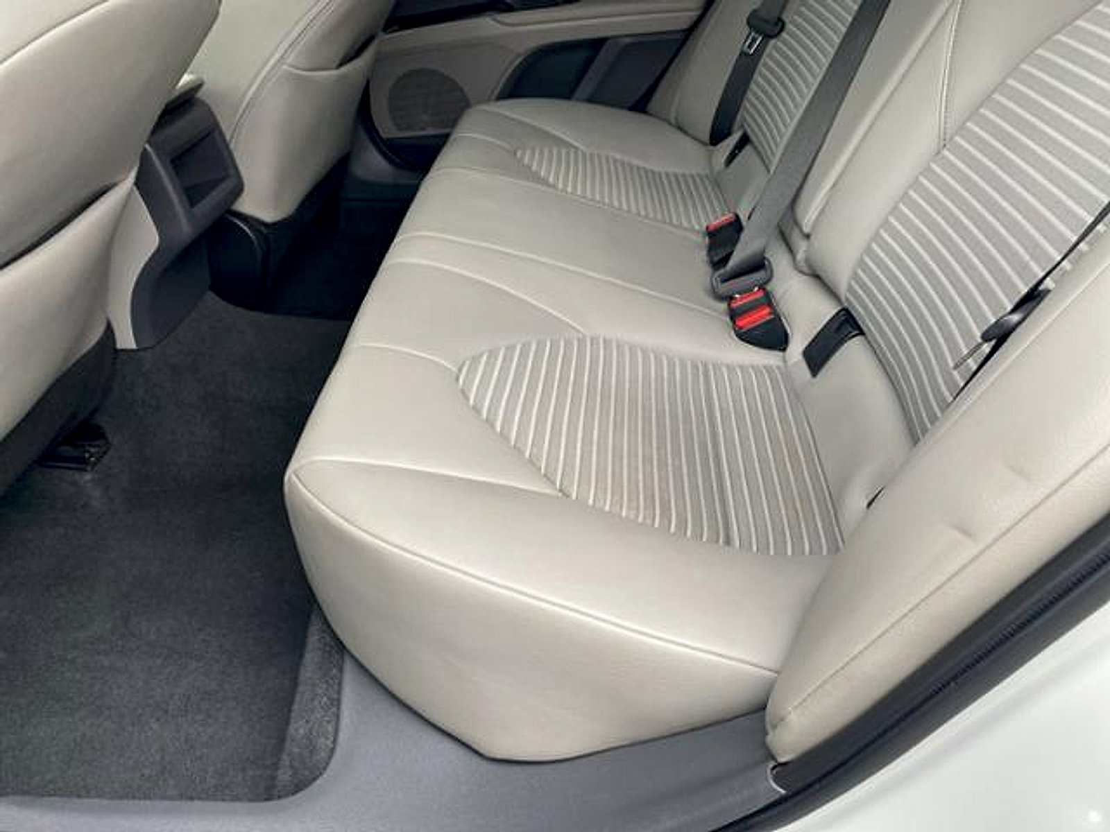 Used 2023 Toyota Camry SE FWD image 19