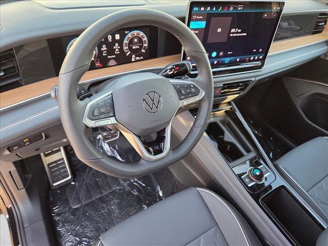 New 2026 Volkswagen Tiguan SEL R-Line image 3