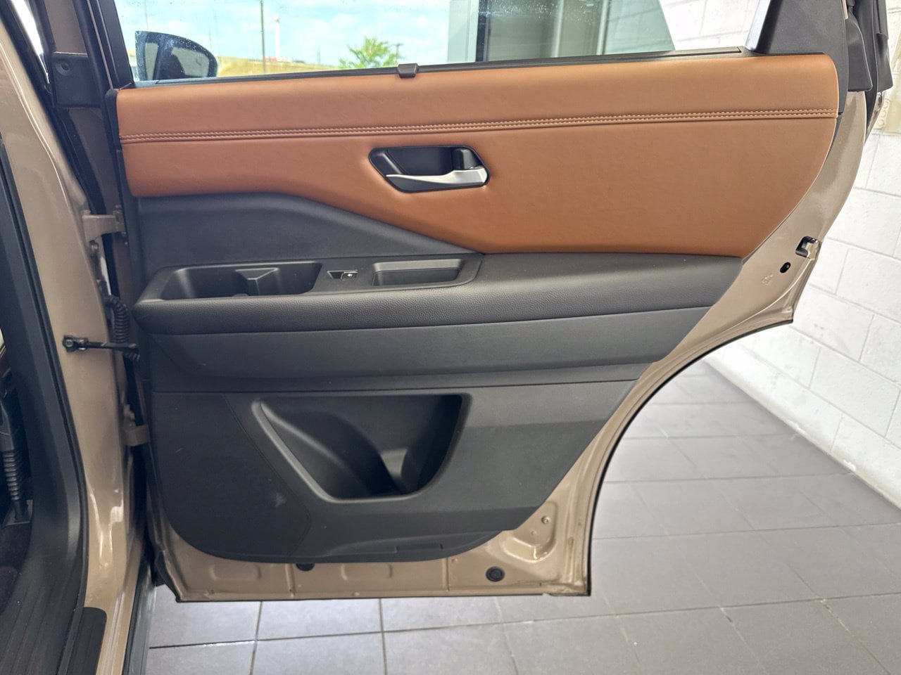 Used 2025 Nissan Pathfinder Platinum AWD/4WD image 51