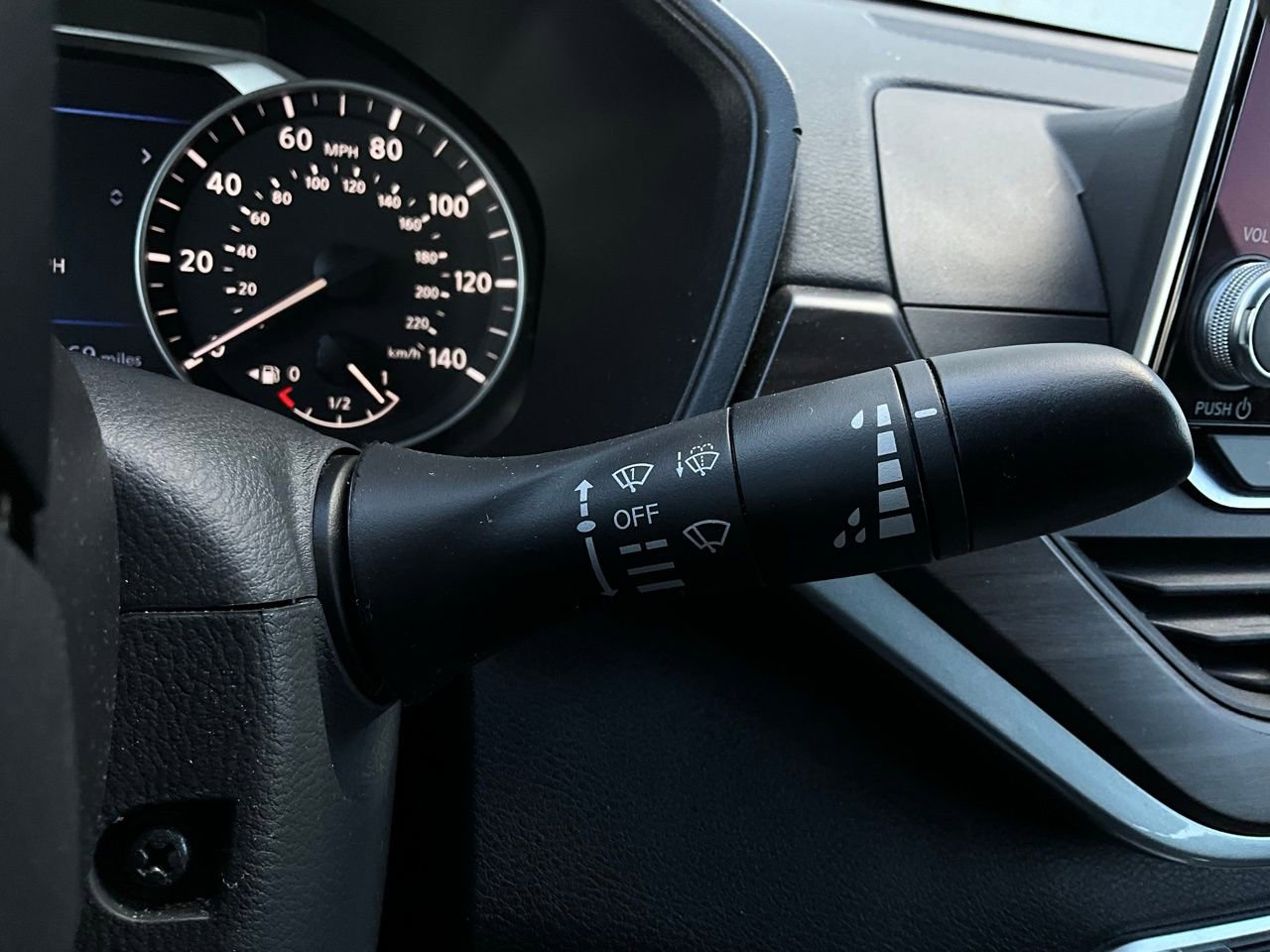 Used 2025 Nissan Altima 2.5 SV image 35