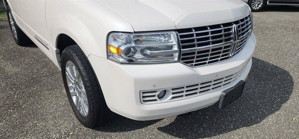 Used 2012 Lincoln Navigator 2WD image 4