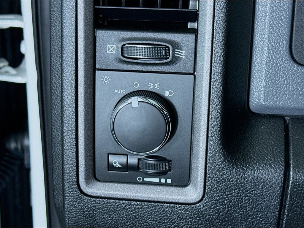 Used 2018 RAM 3500 Tradesman w/ Chrome Appearance Group image 18