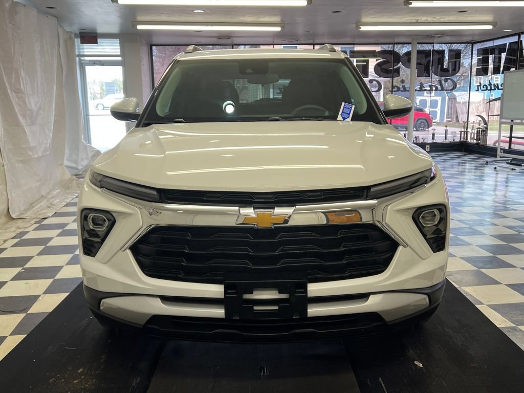 Used 2024 Chevrolet TrailBlazer LT FWD image 3