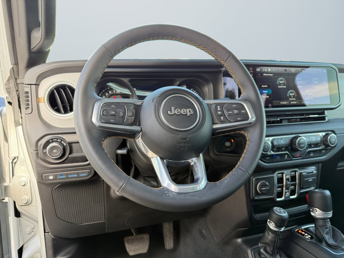 Used 2024 Jeep Wrangler Unlimited Sahara AWD/4WD image 12