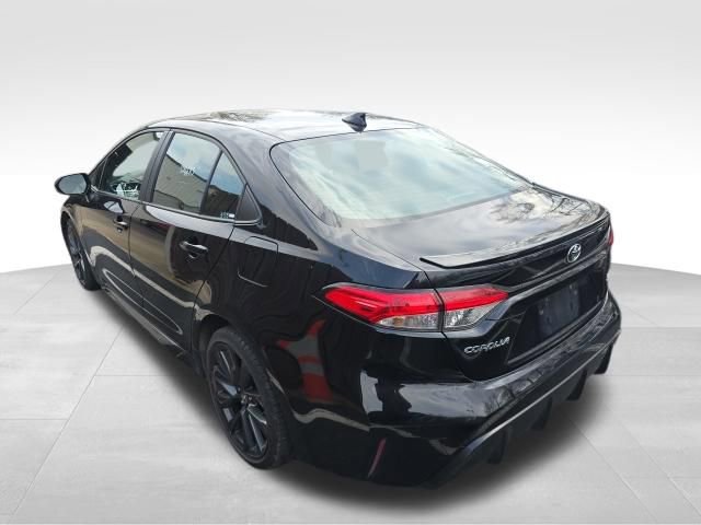 Used 2024 Toyota Corolla SE image 3