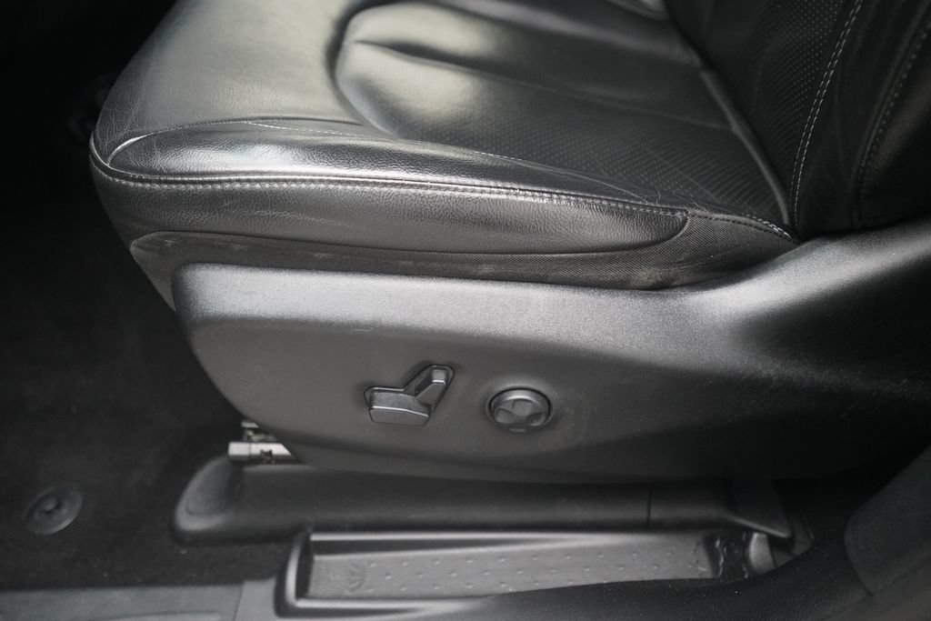 Used 2020 Chrysler Pacifica Touring-L Plus w/ S Appearance Package FWD image 31