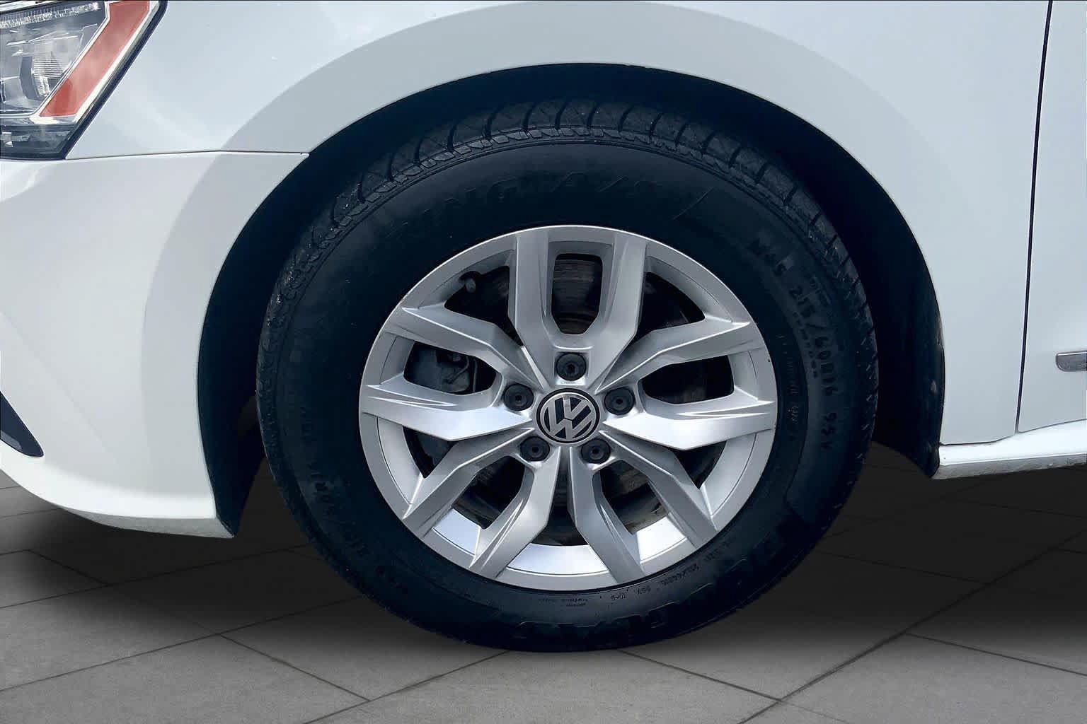 Used 2016 Volkswagen Passat 1.8T S w/ Lighting Package (P06) FWD image 11