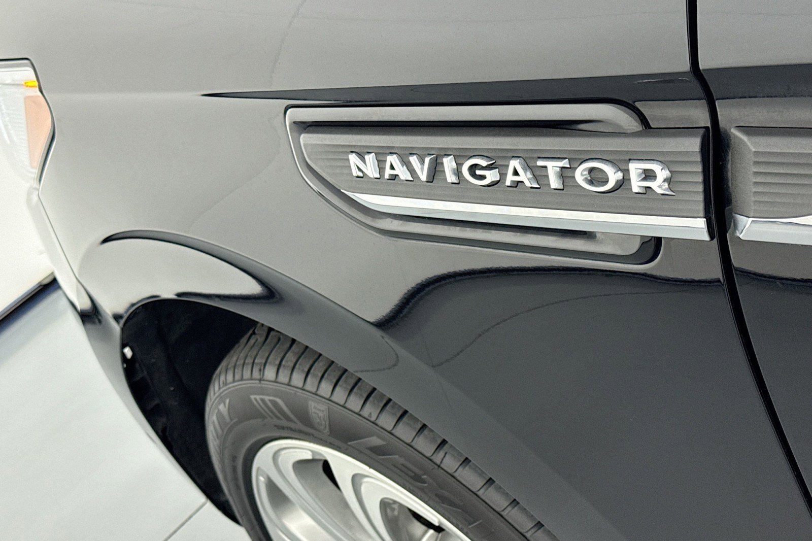 Used 2024 Lincoln Navigator Premiere AWD/4WD image 9
