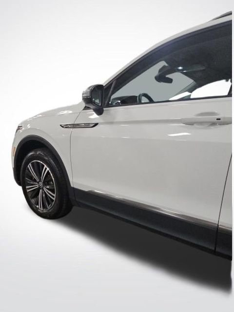Used 2024 Volkswagen Tiguan Wolfsburg Edition image 50