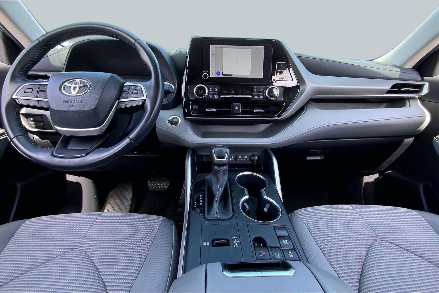Used 2023 Toyota Highlander LE FWD image 15