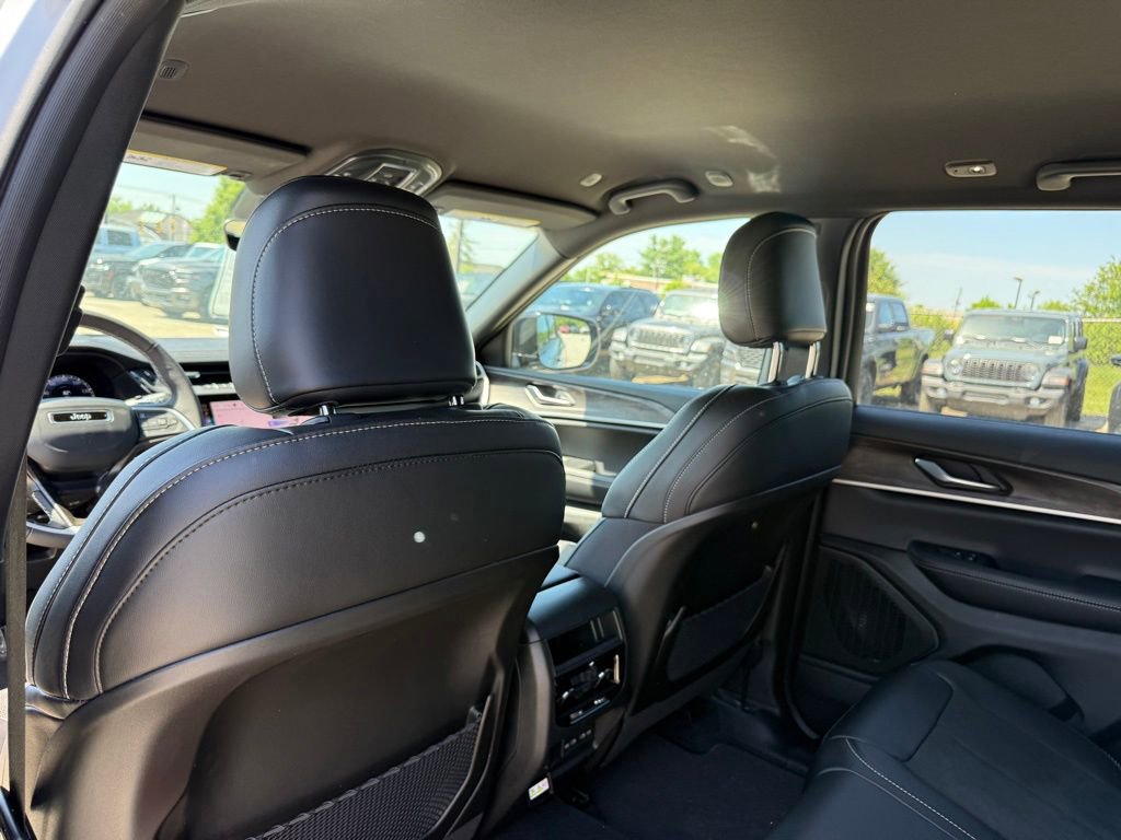 New 2026 Jeep Grand Cherokee Altitude AWD/4WD image 22